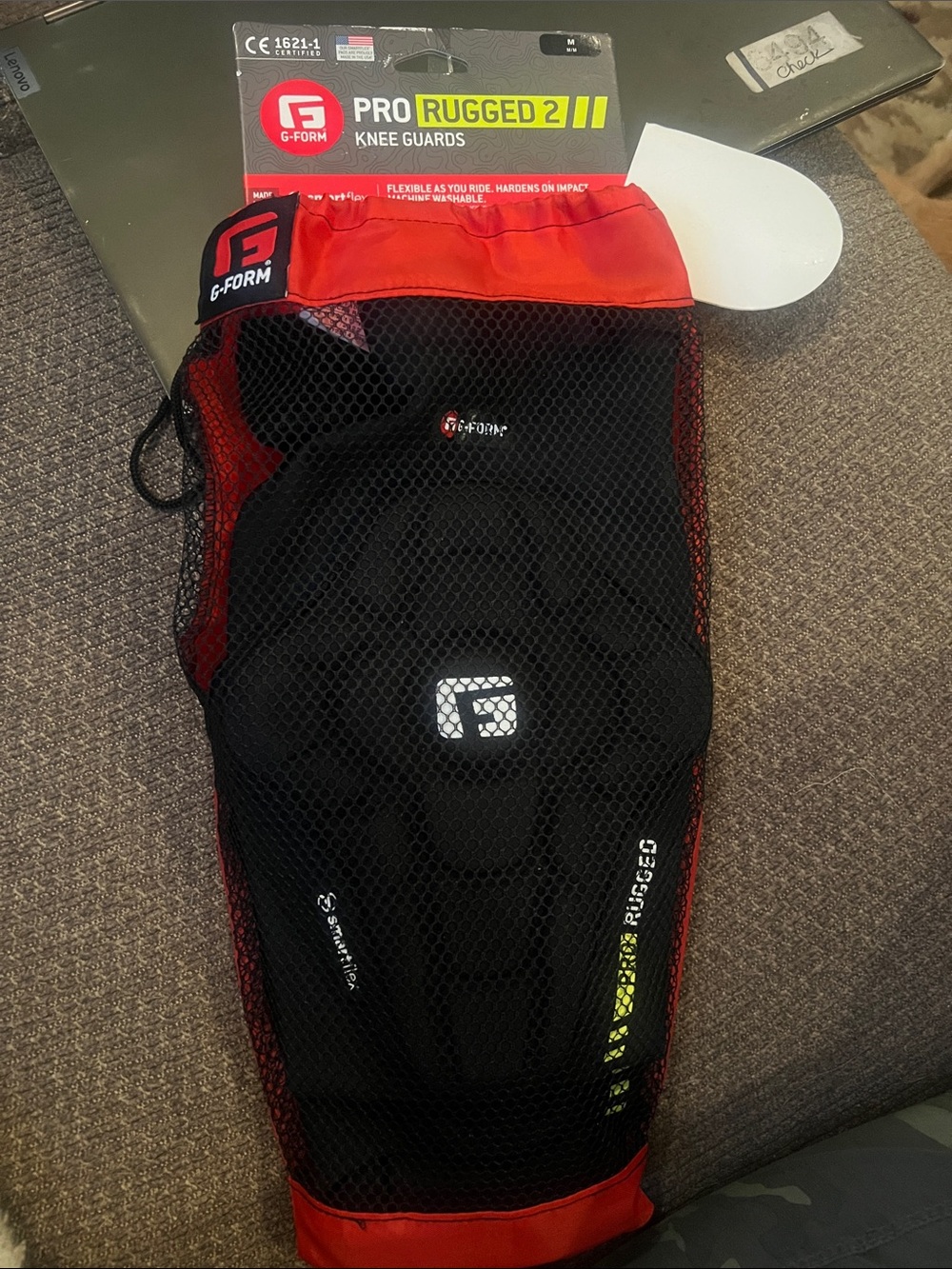 G-form pro rugged 2 knee guards medium